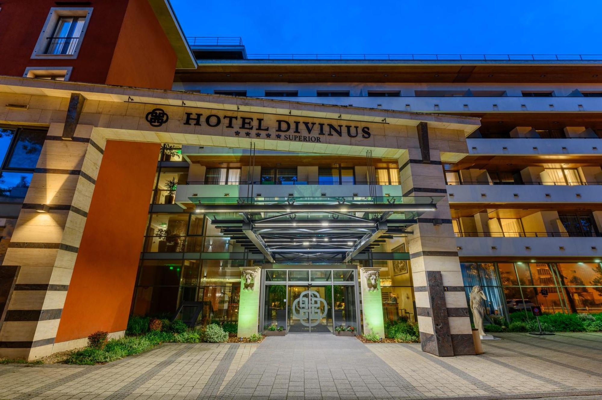 Hotel Divinus Debrecen Esterno foto